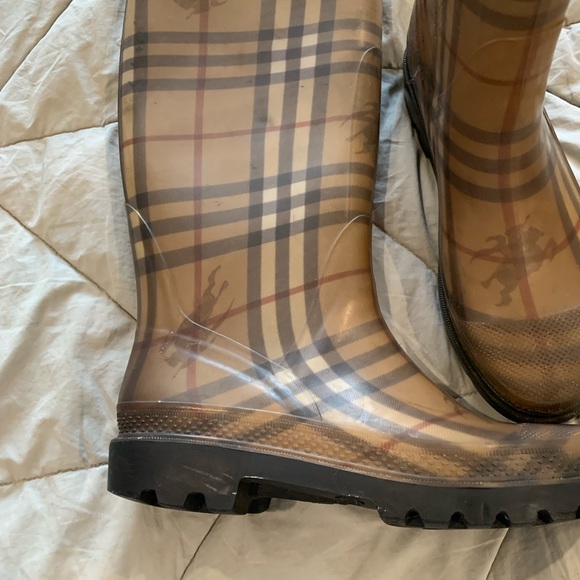 Burberry rain boots - Picture 4 of 11